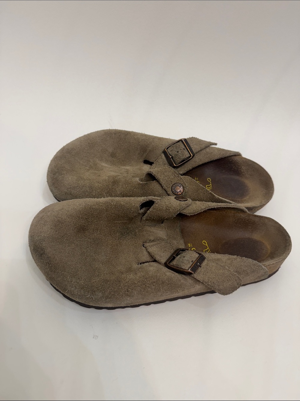 Birkenstock Boston suede clogs size 37.Women’s size 6.Brown